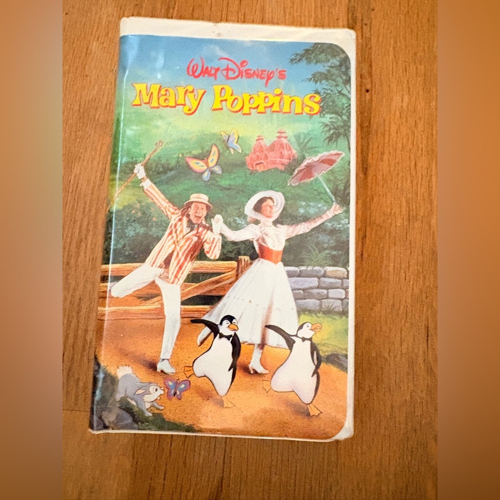 Walt Disney’s Mary Poppins VHS Tape (Classic Family Musical)